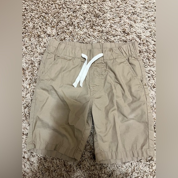 H&M boys long-sleeved navy blue polka-dot shirt and beige shorts - Picture 5 of 10